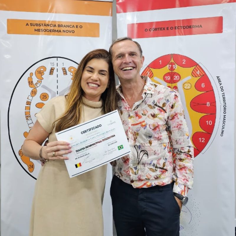 Fisioterapeuta Eneida Bonanza finaliza mais uma formação internacional em Terapia Informacional Integrativa, em São Paulo