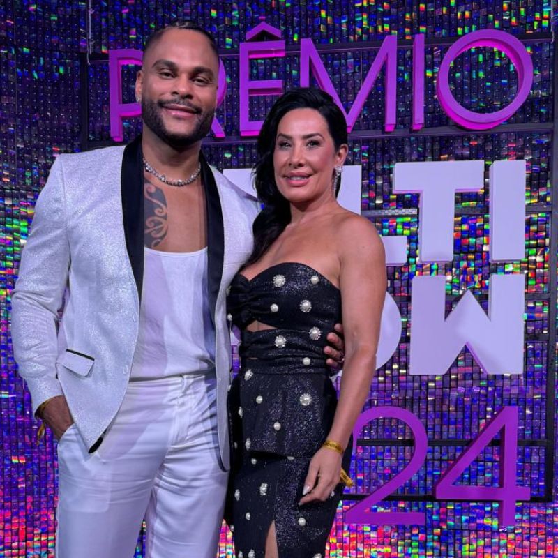 Cantor Tony Salles celebra indicação ao Prêmio Multishow