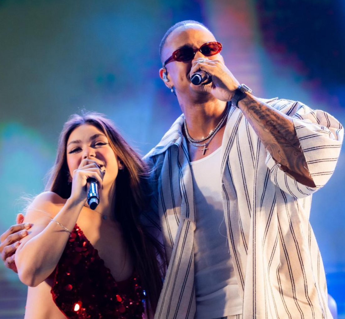 Léo Santana recebe Melody em show na Virada Cultural