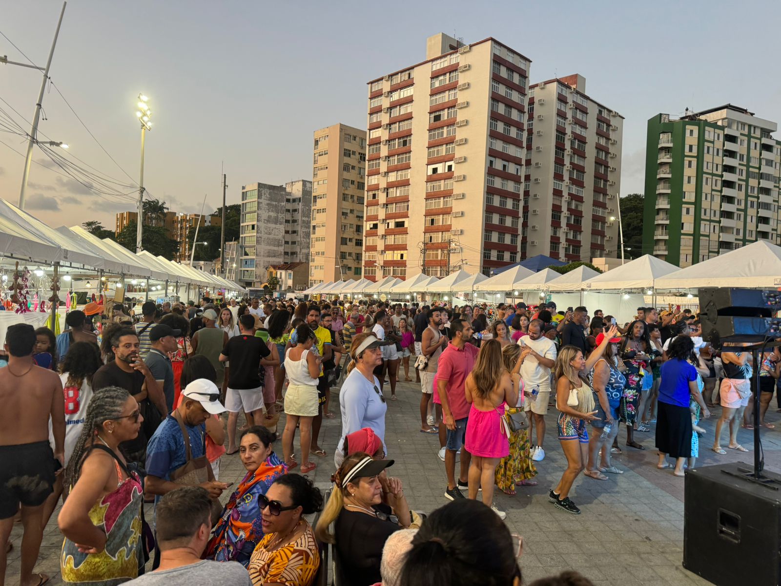 Feira de Variedades celebra a chegada da primavera na Praça Aquarius