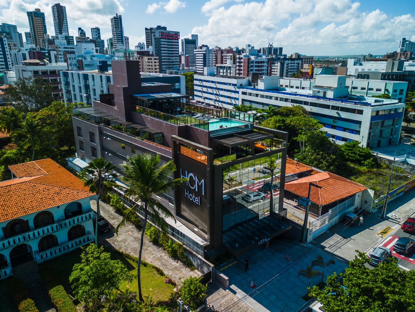 HCM Hotel anuncia réveillon Aquamarine 2025 com experiência exclusiva em João Pessoa