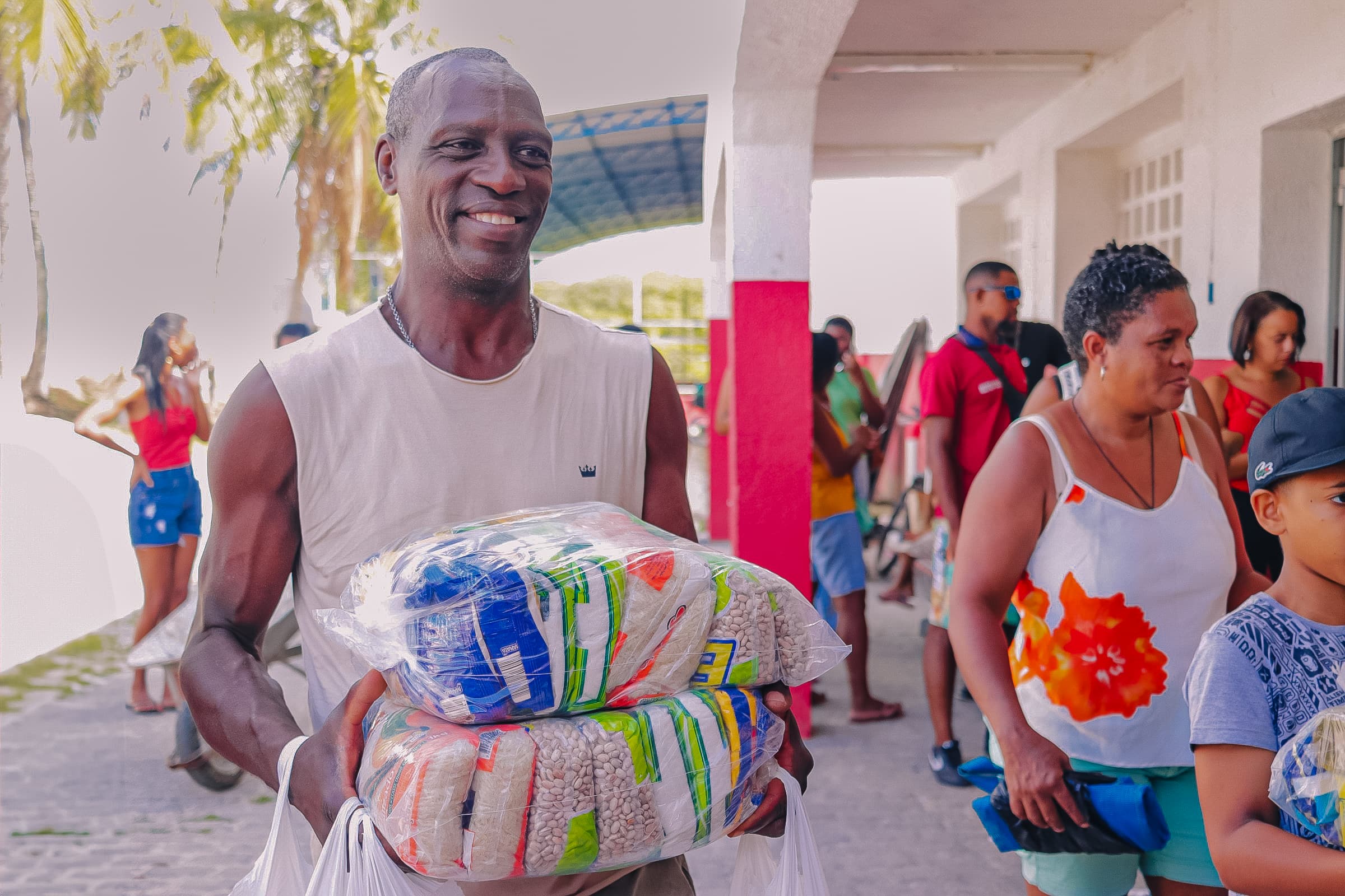 Prefeitura de São Sebastião do Passé distribui cerca de cem toneladas de alimentos no Natal Sem Fome