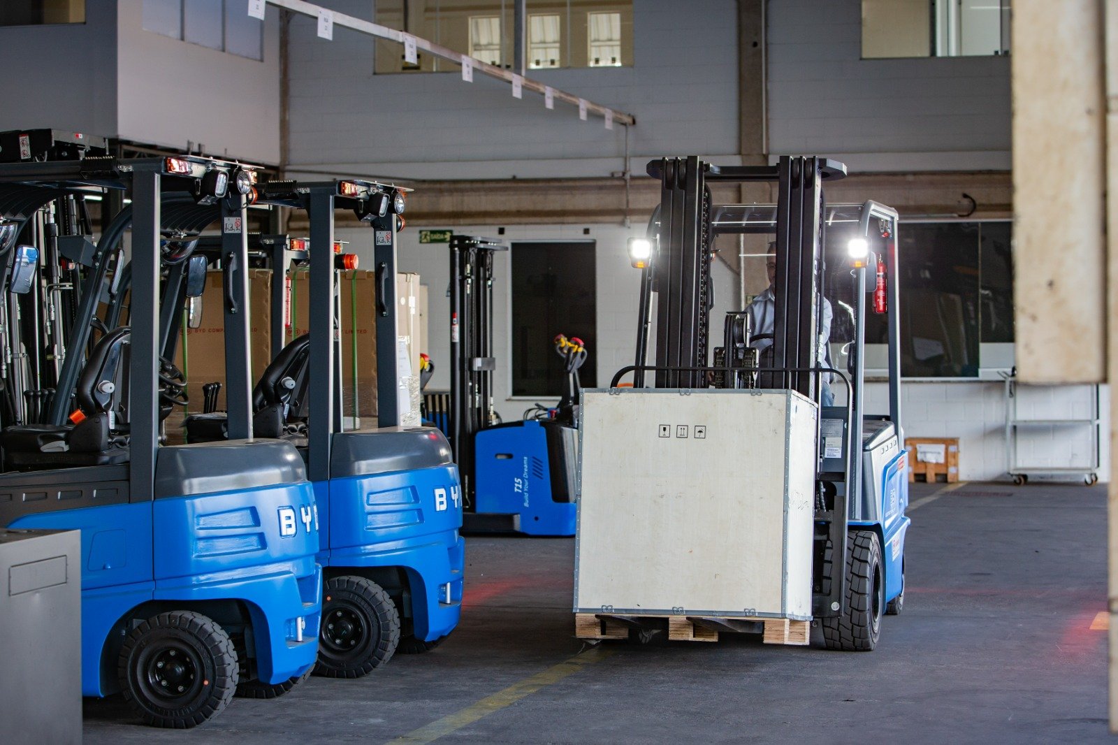 BYD lança Dolphin Mini Cargo na Intermodal e aposta em soluções elétricas para logística urbana