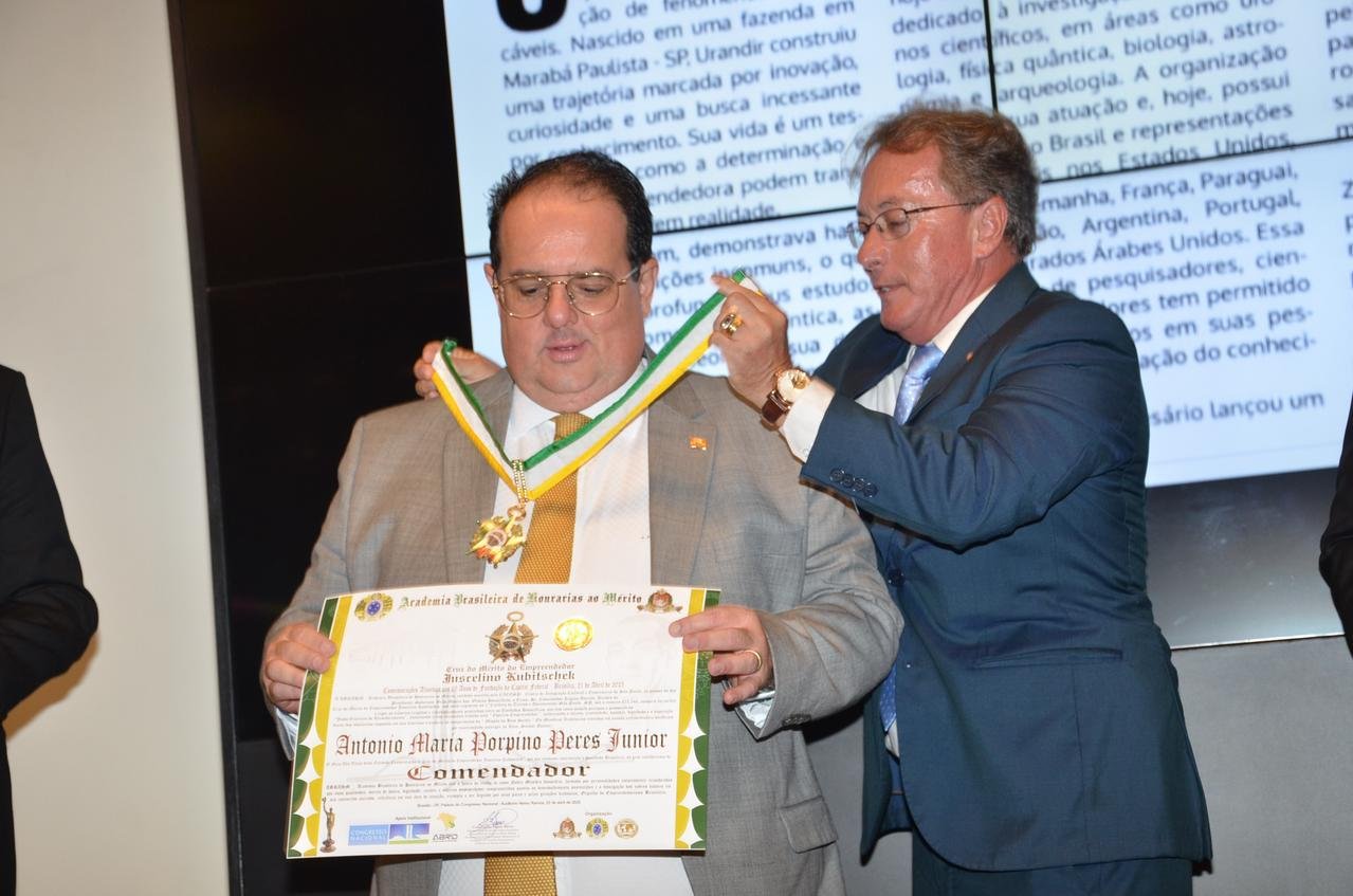 Advogado Antonio Peres Junior honra a Bahia como Comendador de uma ordem fundada em homenagem ao Presidente JK